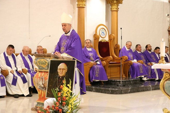 Biskup Josip Mrzljak na 13. obljetnicu smrti biskupa Marka Cujela: "U svojoj jednostavnosti i pobožnosti bio je primjer svima"